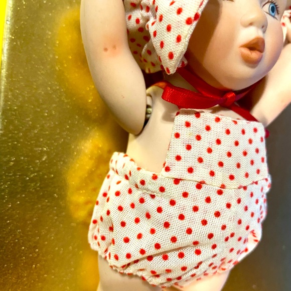 VINTAGE PORCELAIN DOLL WITH MOVEABLE ARMS WEARING WHITE w/RED POLKADOT OUTFIT 6” - Picture 10 of 12